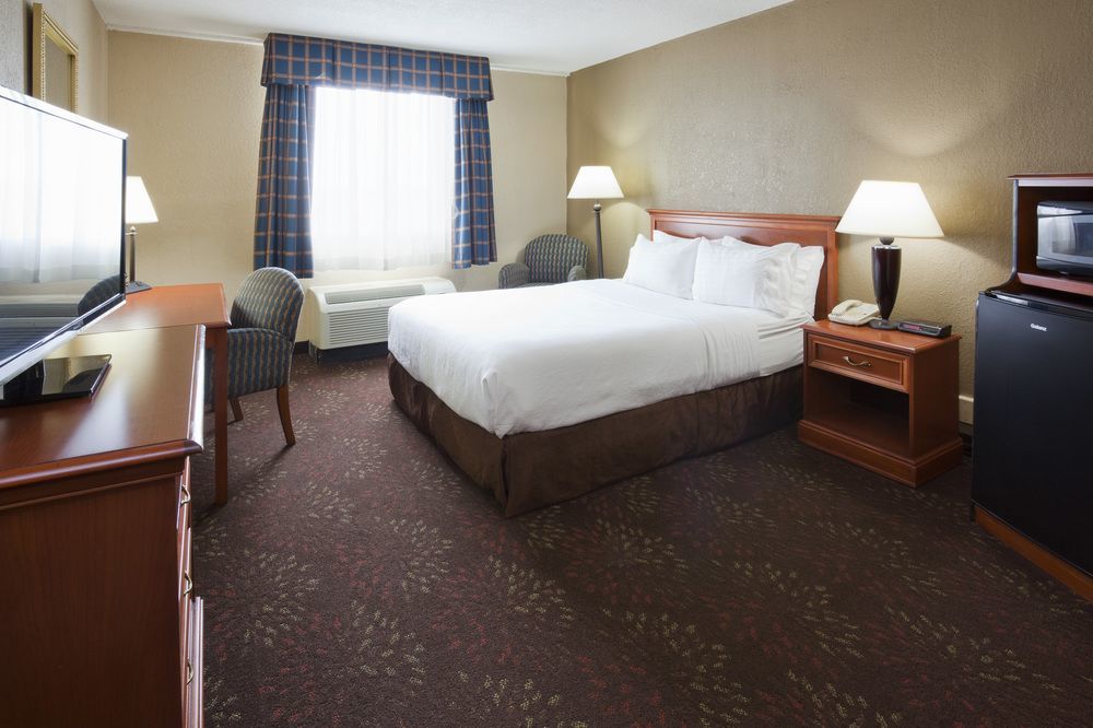 Holiday Inn Alexandria By Ihg Exterior photo