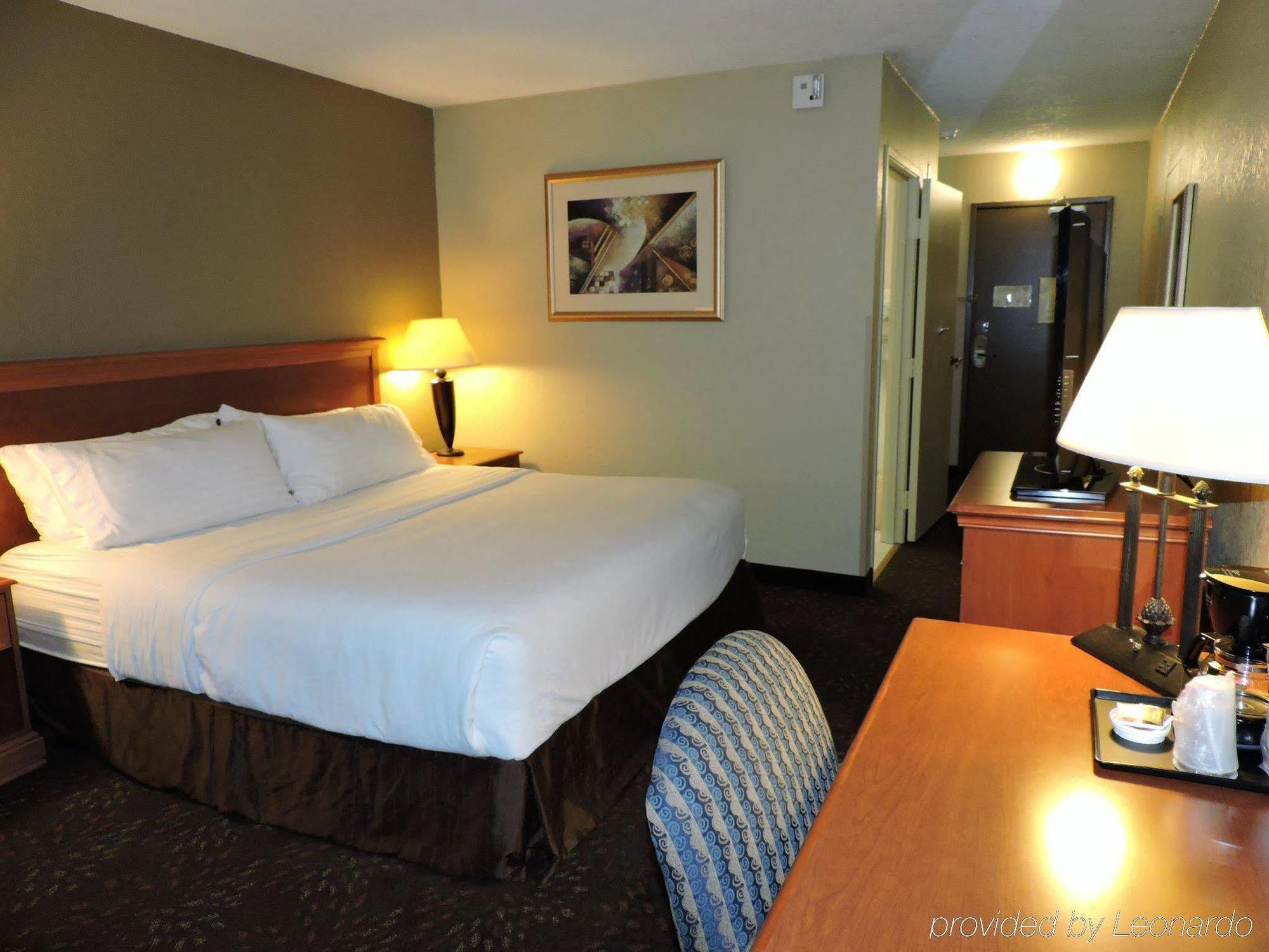 Holiday Inn Alexandria By Ihg Exterior photo